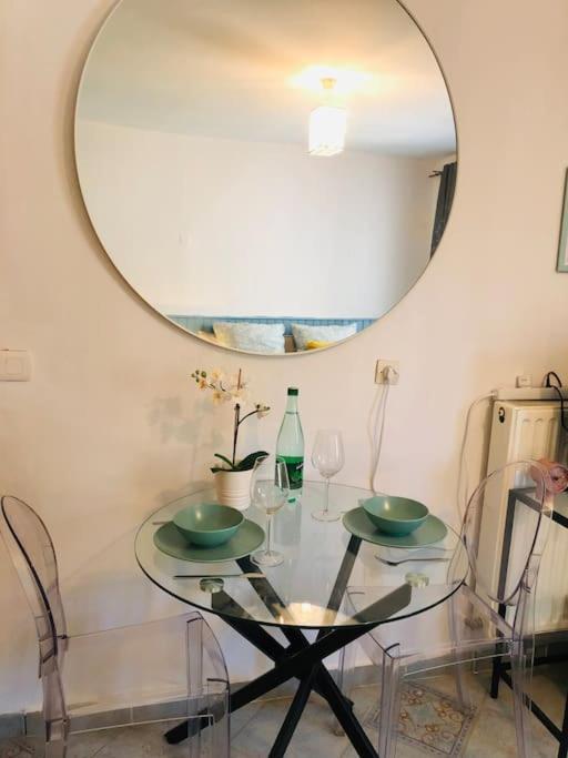Cosy Studio Design With Modern Bathroom Vaureal Εξωτερικό φωτογραφία