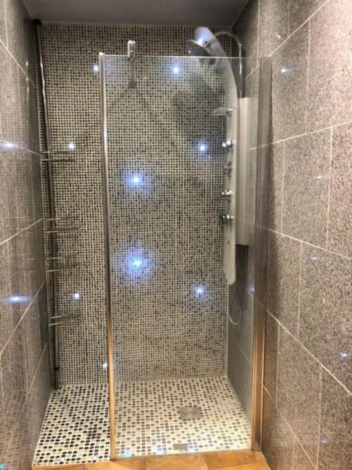 Cosy Studio Design With Modern Bathroom Vaureal Εξωτερικό φωτογραφία