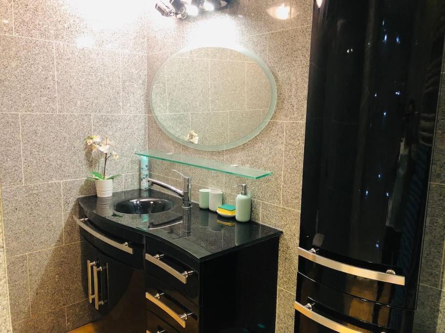 Cosy Studio Design With Modern Bathroom Vaureal Εξωτερικό φωτογραφία
