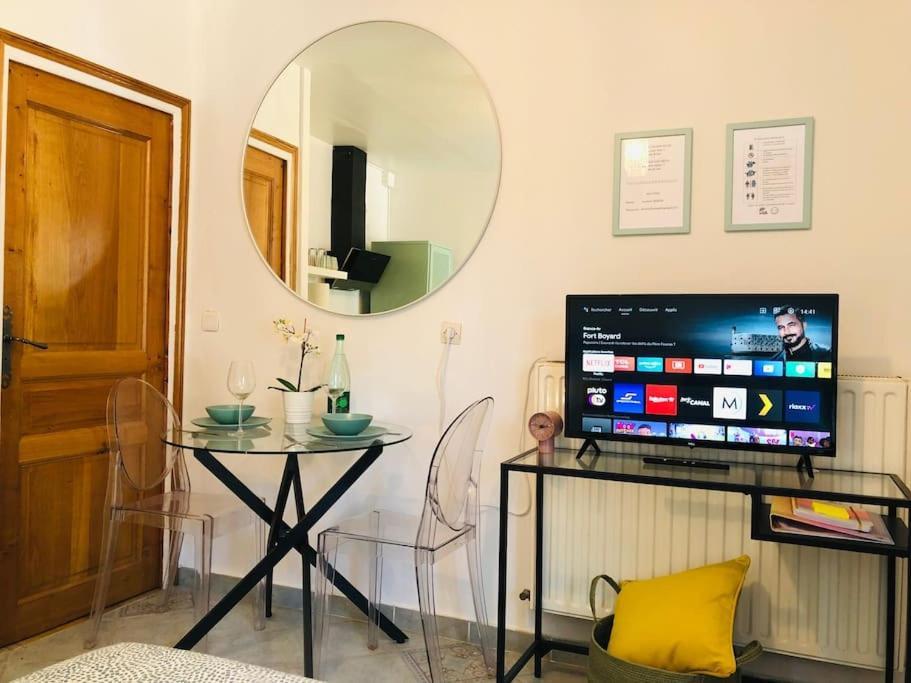 Cosy Studio Design With Modern Bathroom Vaureal Εξωτερικό φωτογραφία
