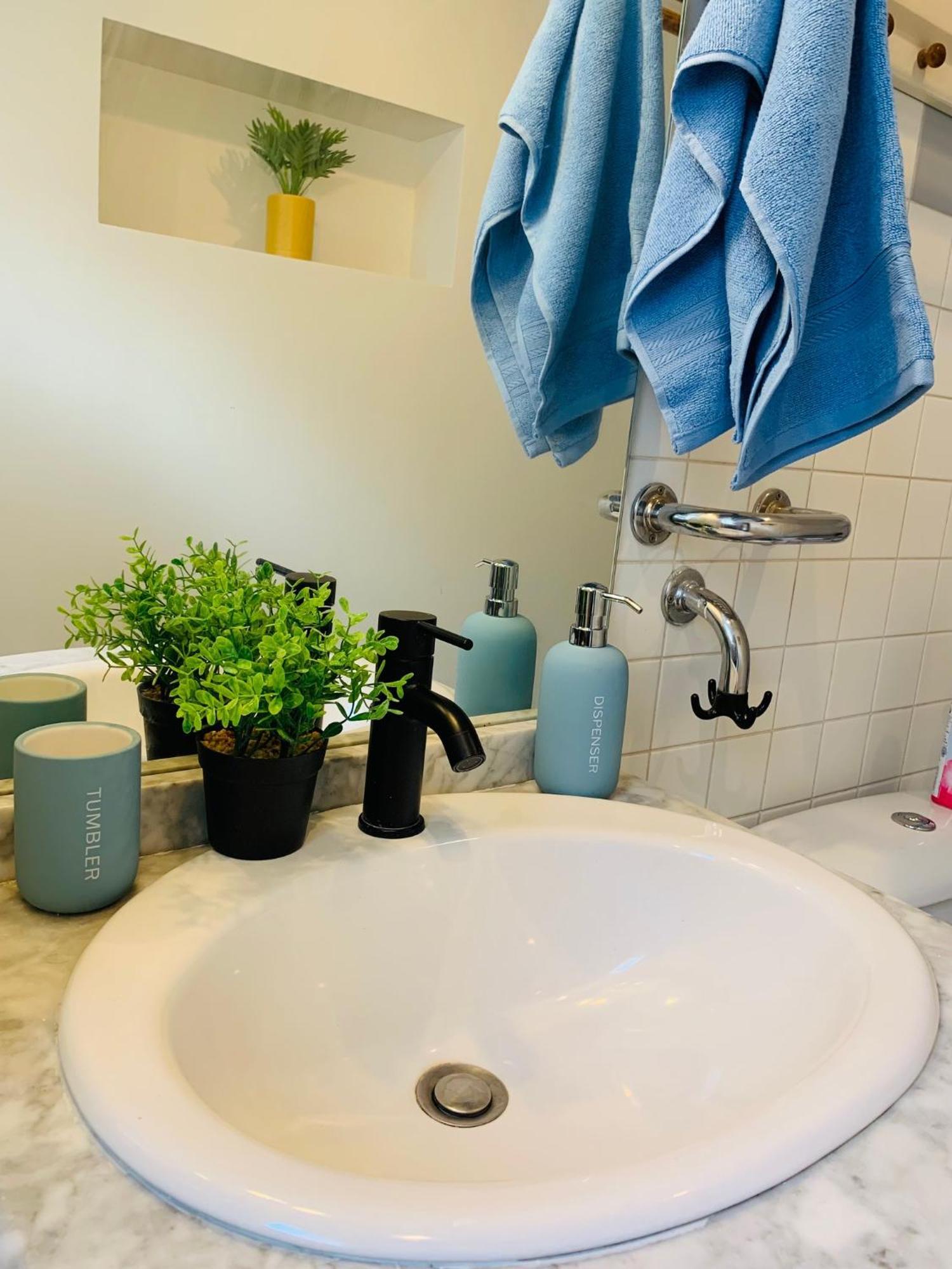 Cosy Studio Design With Modern Bathroom Vaureal Εξωτερικό φωτογραφία